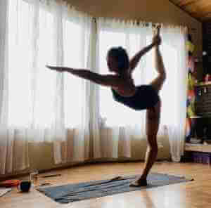 Beth Davis Yoga Teacher Asana at Home. Balancing Green Heart Chakra with Dancers Pose