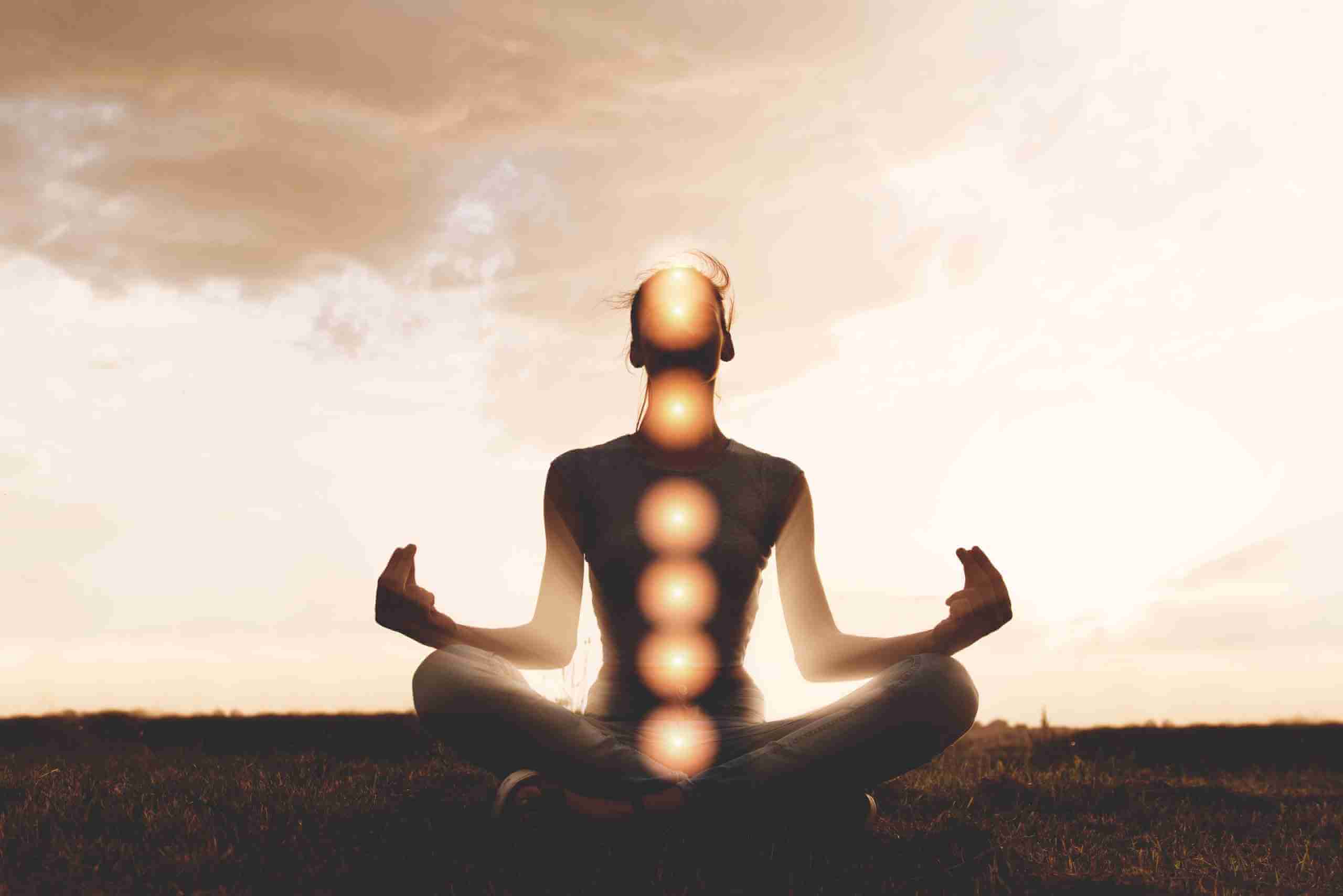 Chakra balancing with Reiki- 4 things you should know - Omega Hub
