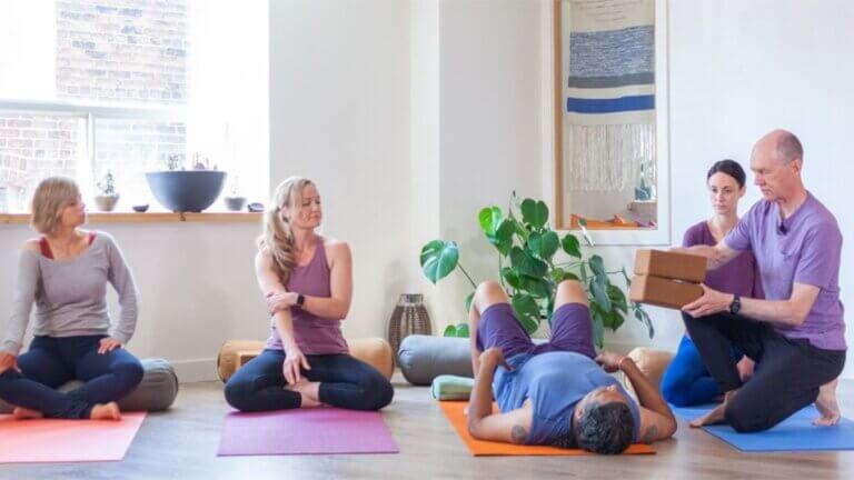 Yin Yoga teacher training focused on anatomy and teaching principles