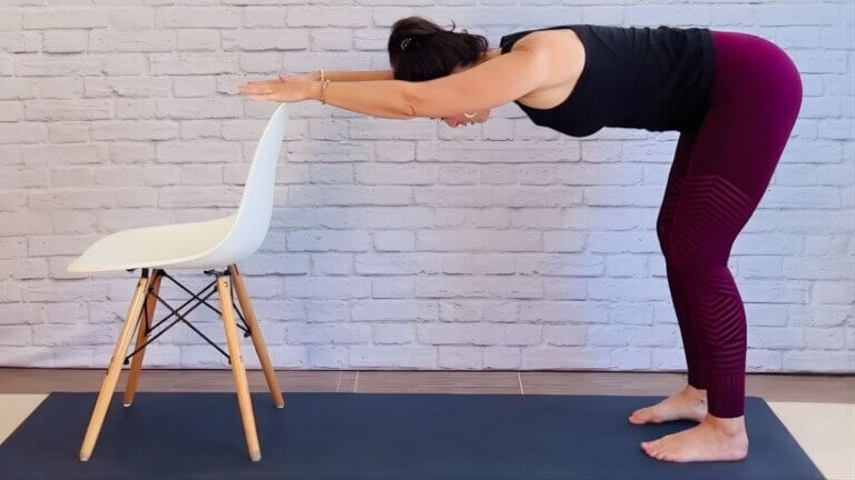 christina raskin instructing a yacep accessible yoga teacher training